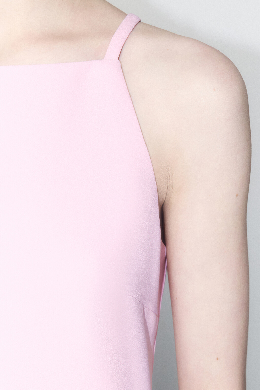 Платье-сарафан мини на тонких бретельках - цвет розовый - 6