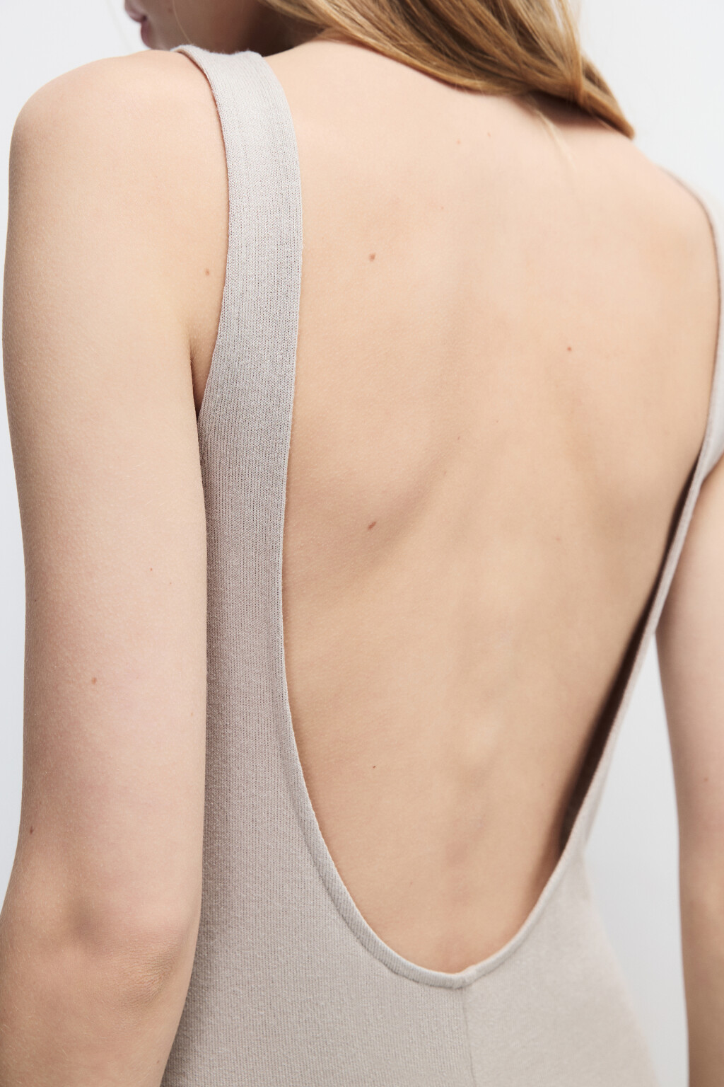 Платье миди вискозное с вырезом на спине - цвет коричневый - 6