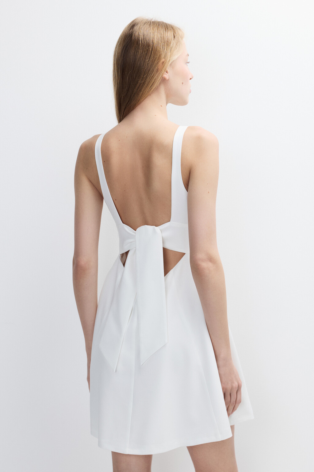 Платье мини с бантом на спине - цвет белый - 3