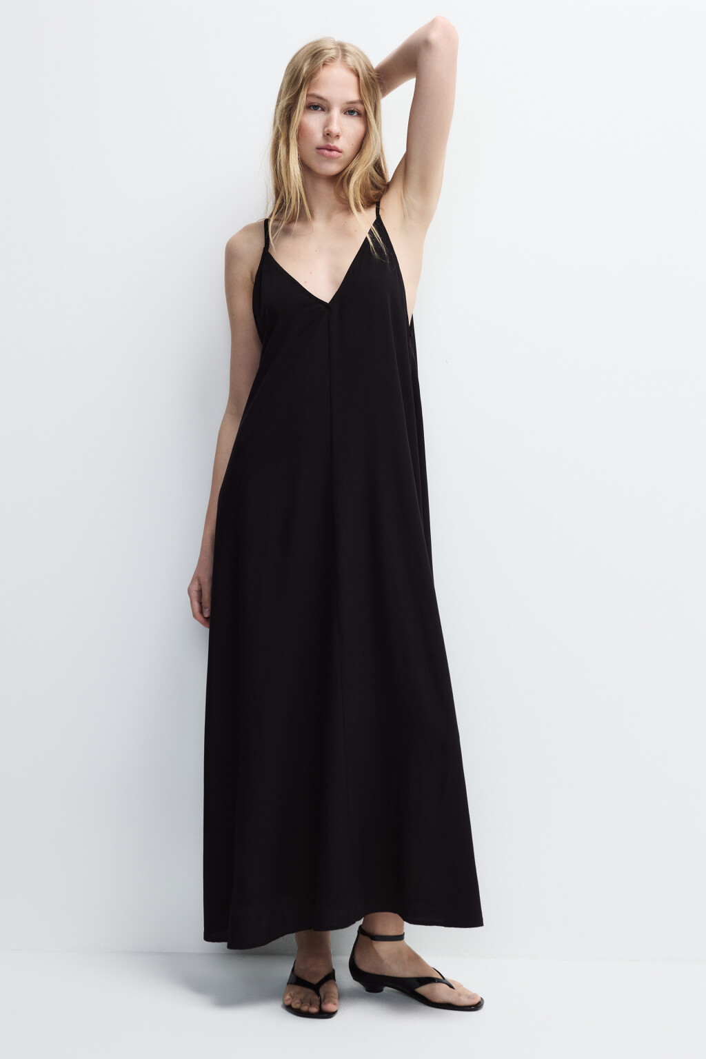Сарафан макси на тонких бретелях - цвет черный - 4