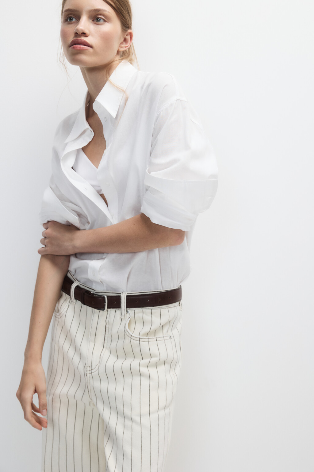 Рубашка oversize из хлопка и льна - цвет белый - 2