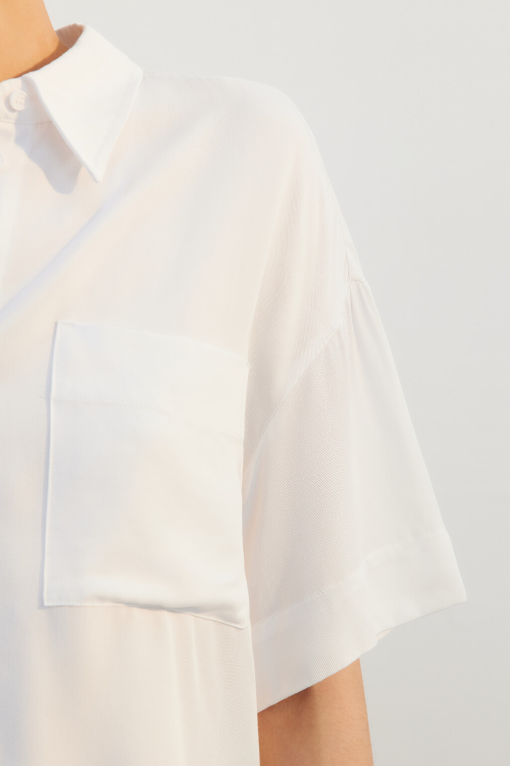 Рубашка укороченная из вискозы - цвет белый - 6