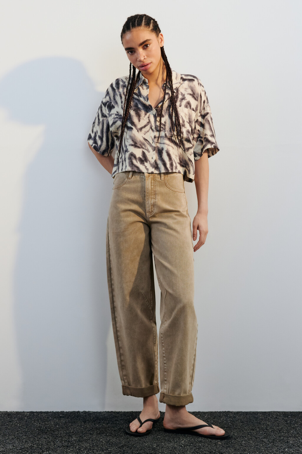 Рубашка укороченная из вискозы - цвет белый - 4