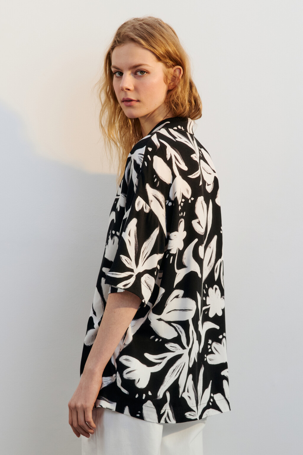 Рубашка oversize вискозная с принтом - цвет черный - 3
