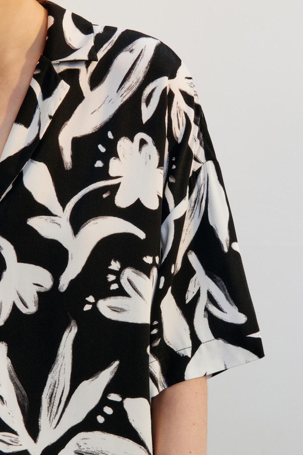 Рубашка oversize вискозная с принтом - цвет черный - 6