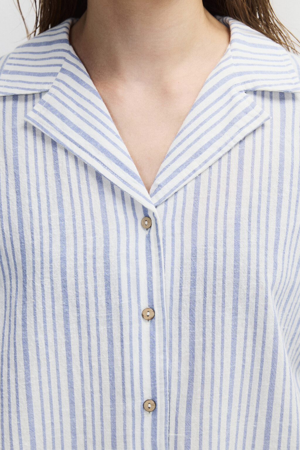 Рубашка в полоску из хлопка и льна - цвет голубой - 6
