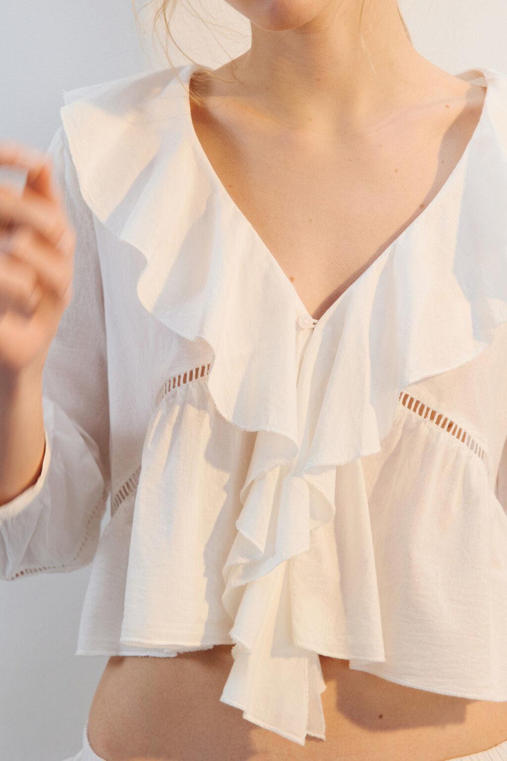 Блузка хлопковая с воланами и шитьем - цвет белый - 5