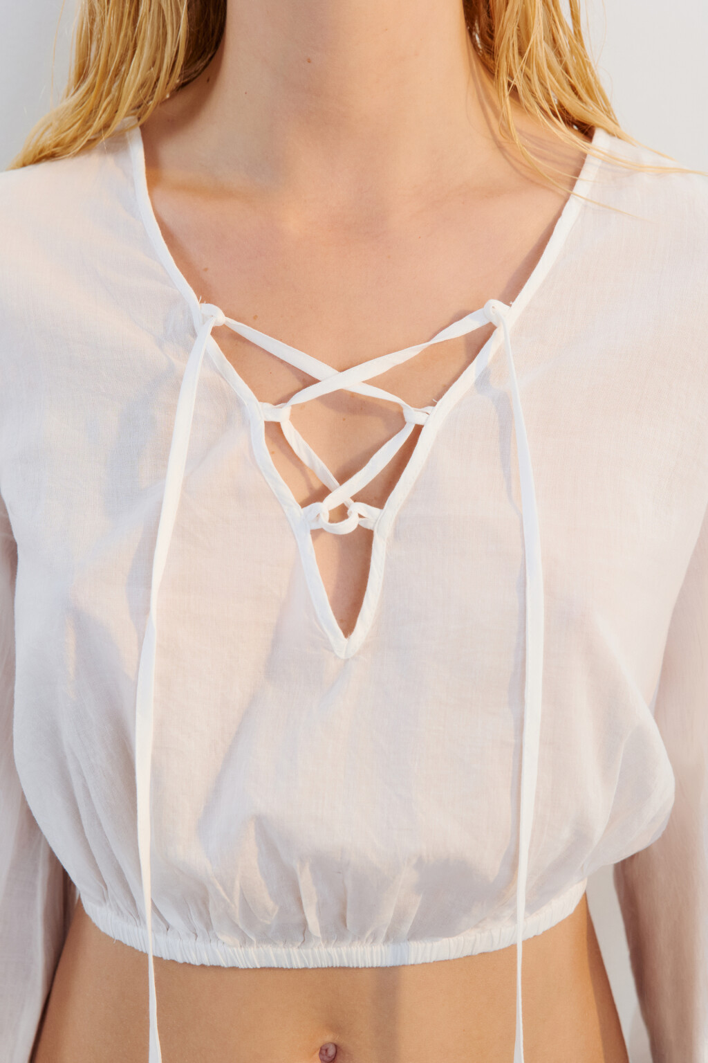 Блузка укороченная с объемными рукавами - цвет белый - 5