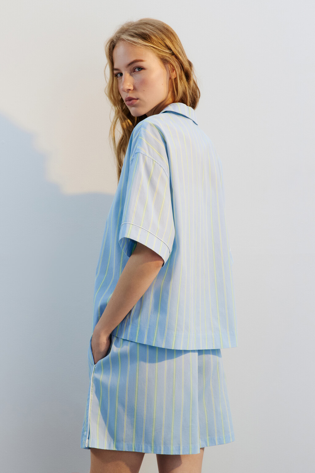 Рубашка хлопковая в полоску - цвет голубой - 4
