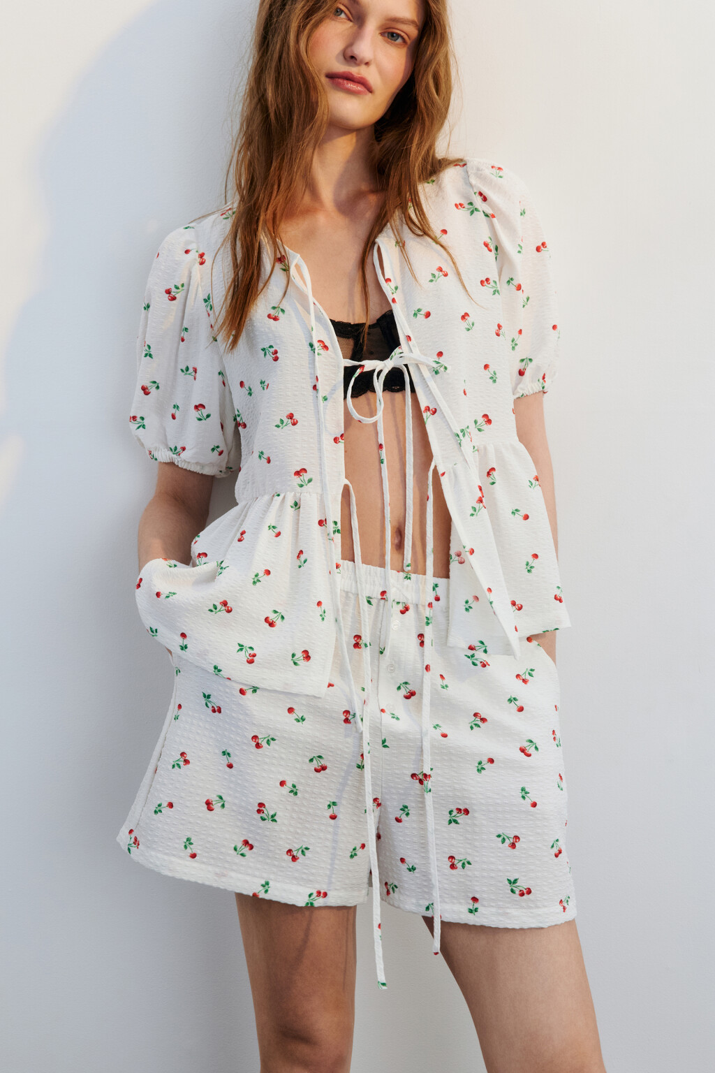 Блузка на завязках с баской - цвет белый - 1