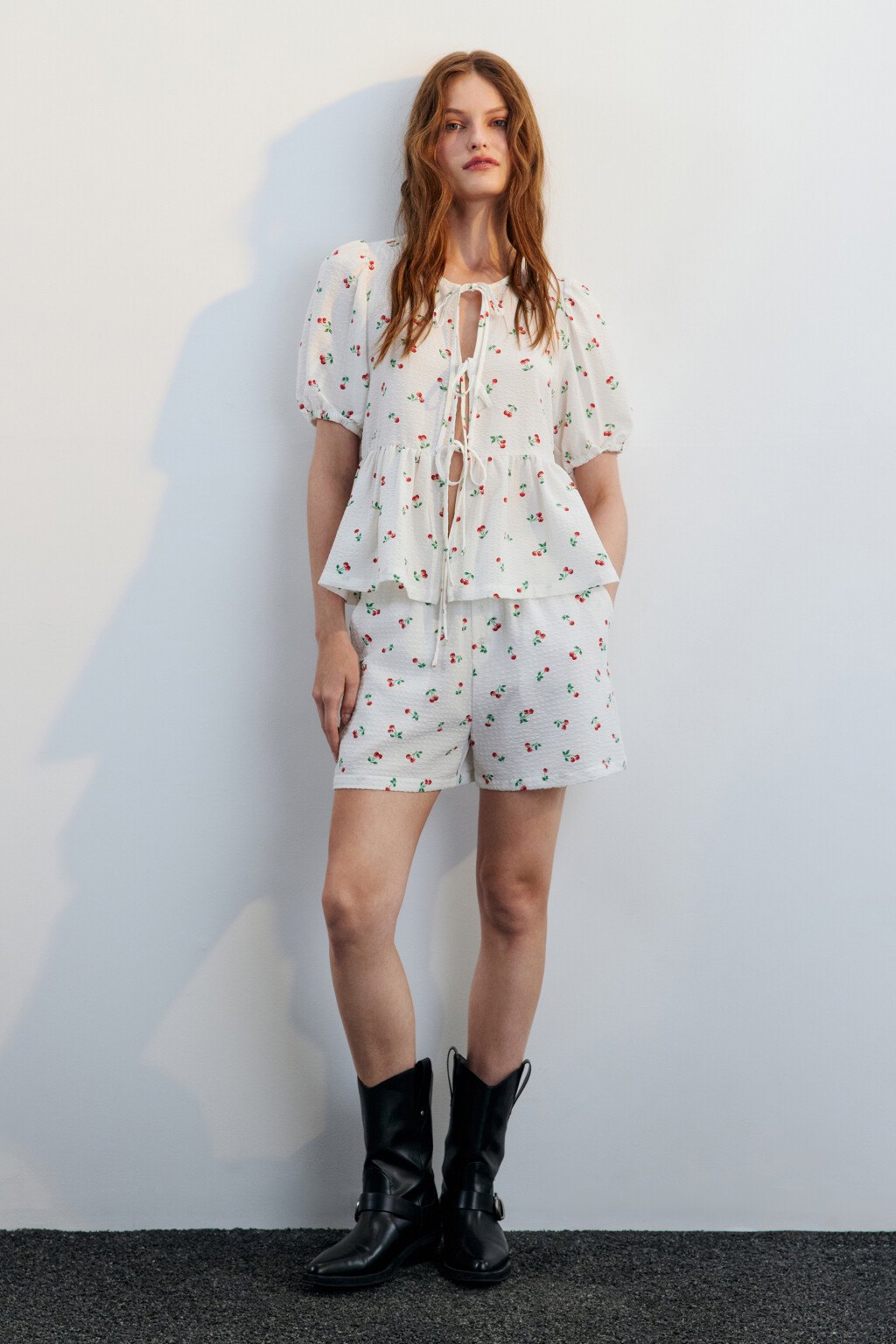 Блузка на завязках с баской - цвет белый - 4