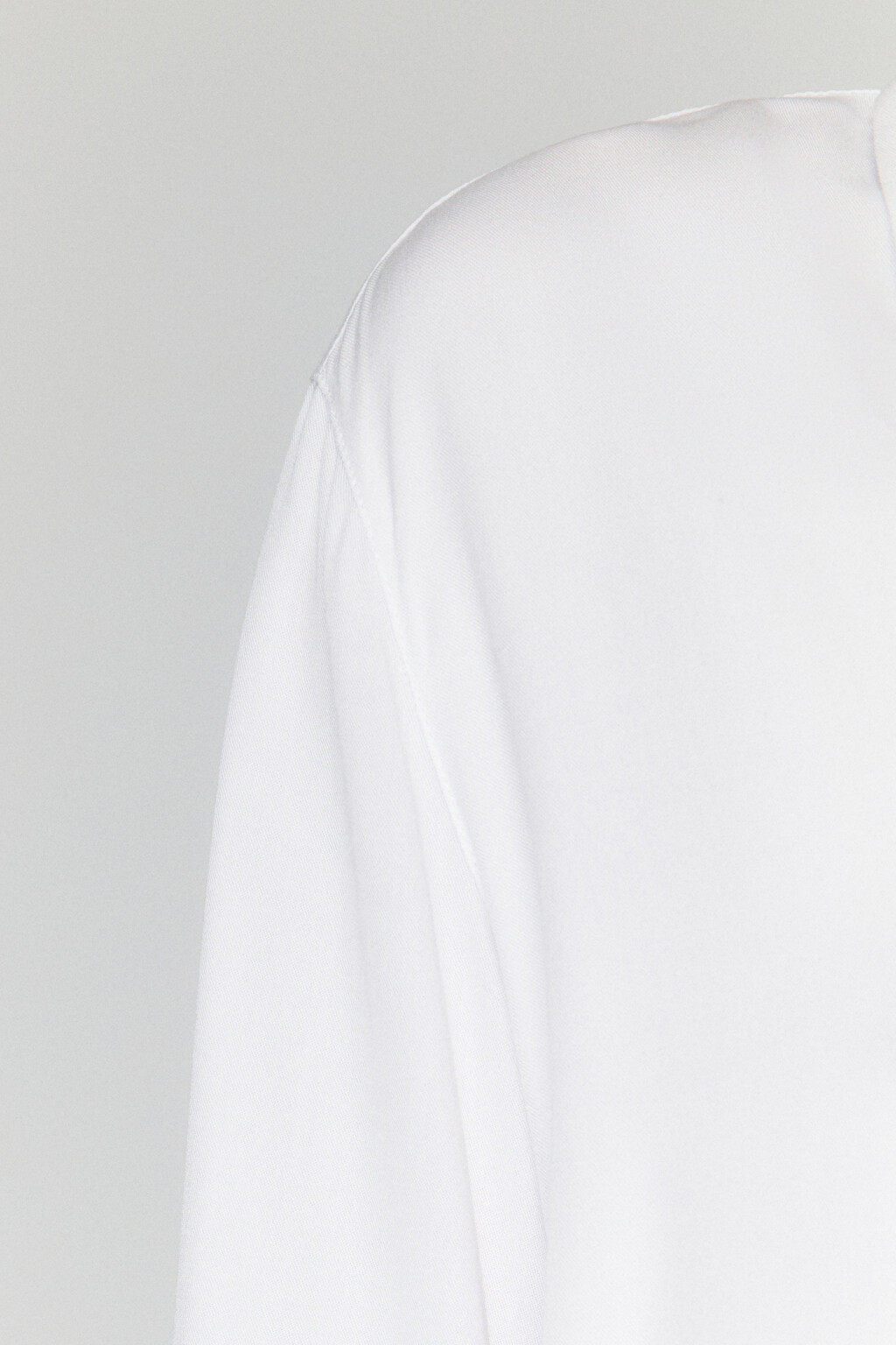 Блузка-рубашка полуприталенная из вискозы - цвет белый - 6