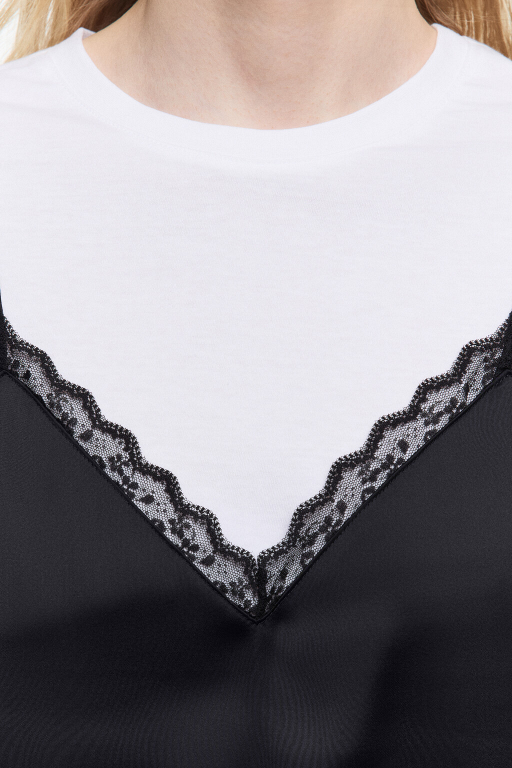 Футболка-топ с атласной майкой и кружевом - цвет черный - 6