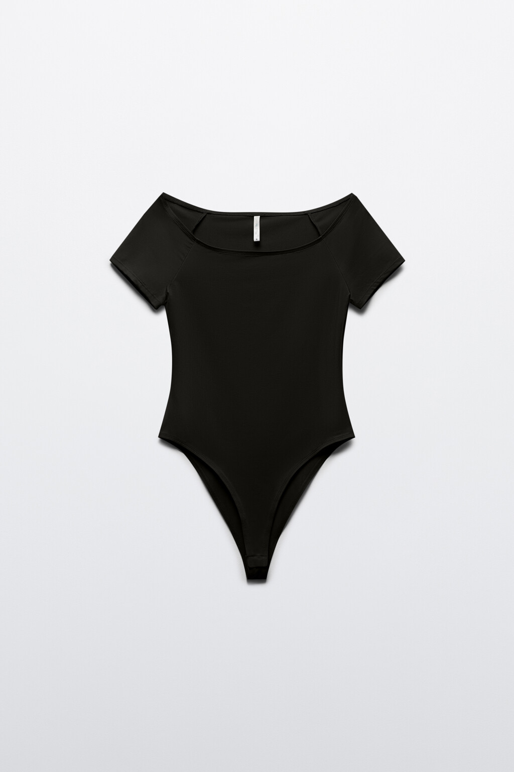 Боди-футболка с открытыми плечами - цвет черный - 7