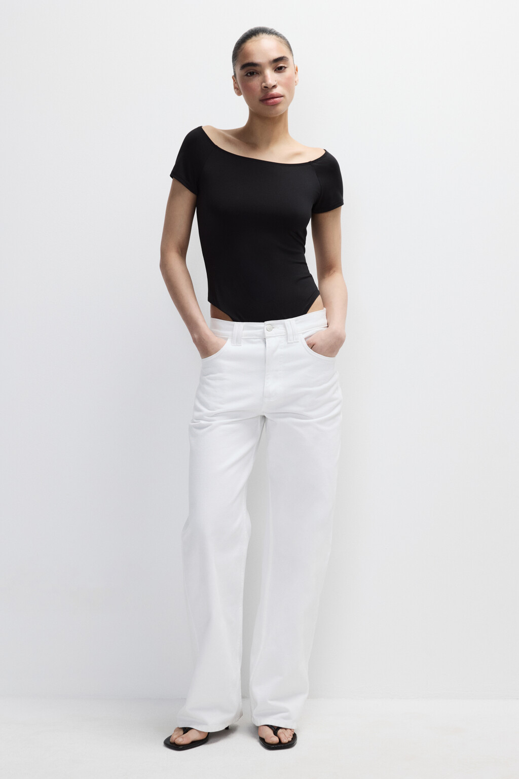 Боди-футболка с открытыми плечами - цвет черный - 4