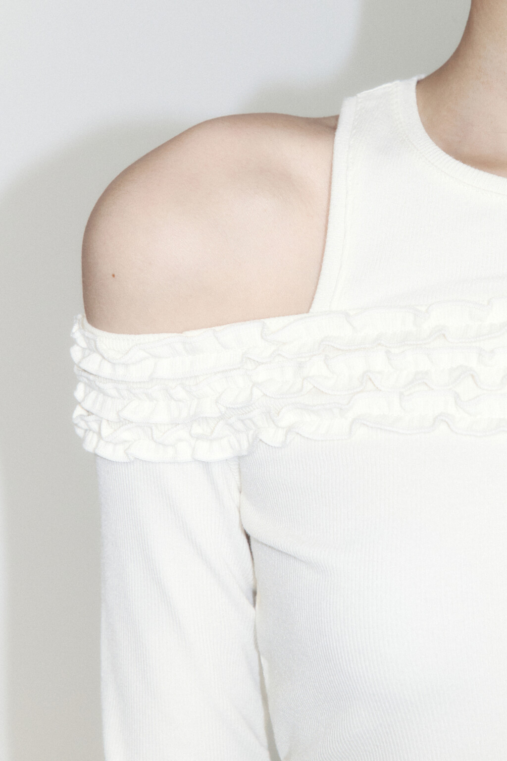 Лонгслив в рубчик с майкой и открытыми плечами - цвет молочный - 5