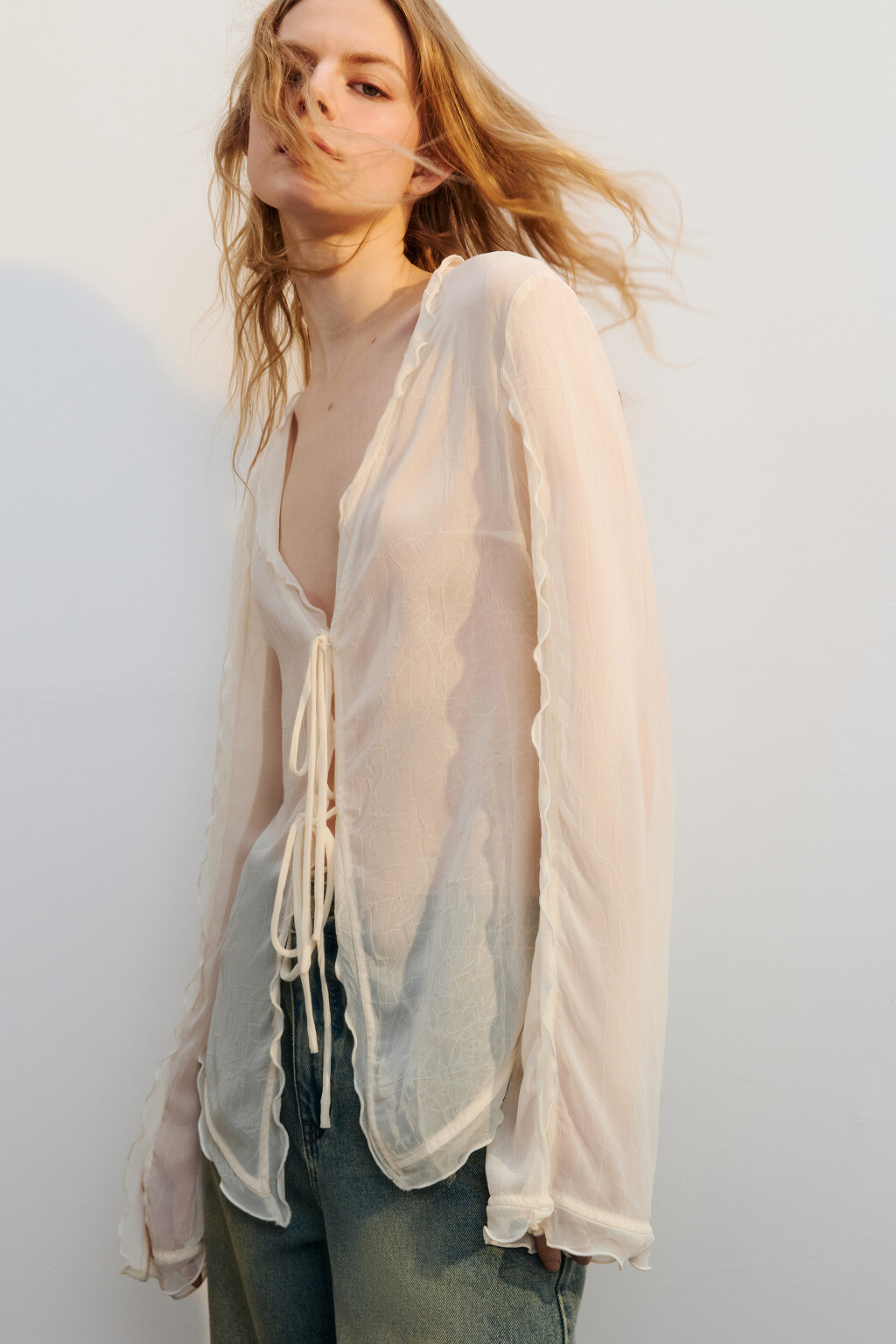 Блузка на завязках из жатого шифона - цвет молочный - 1