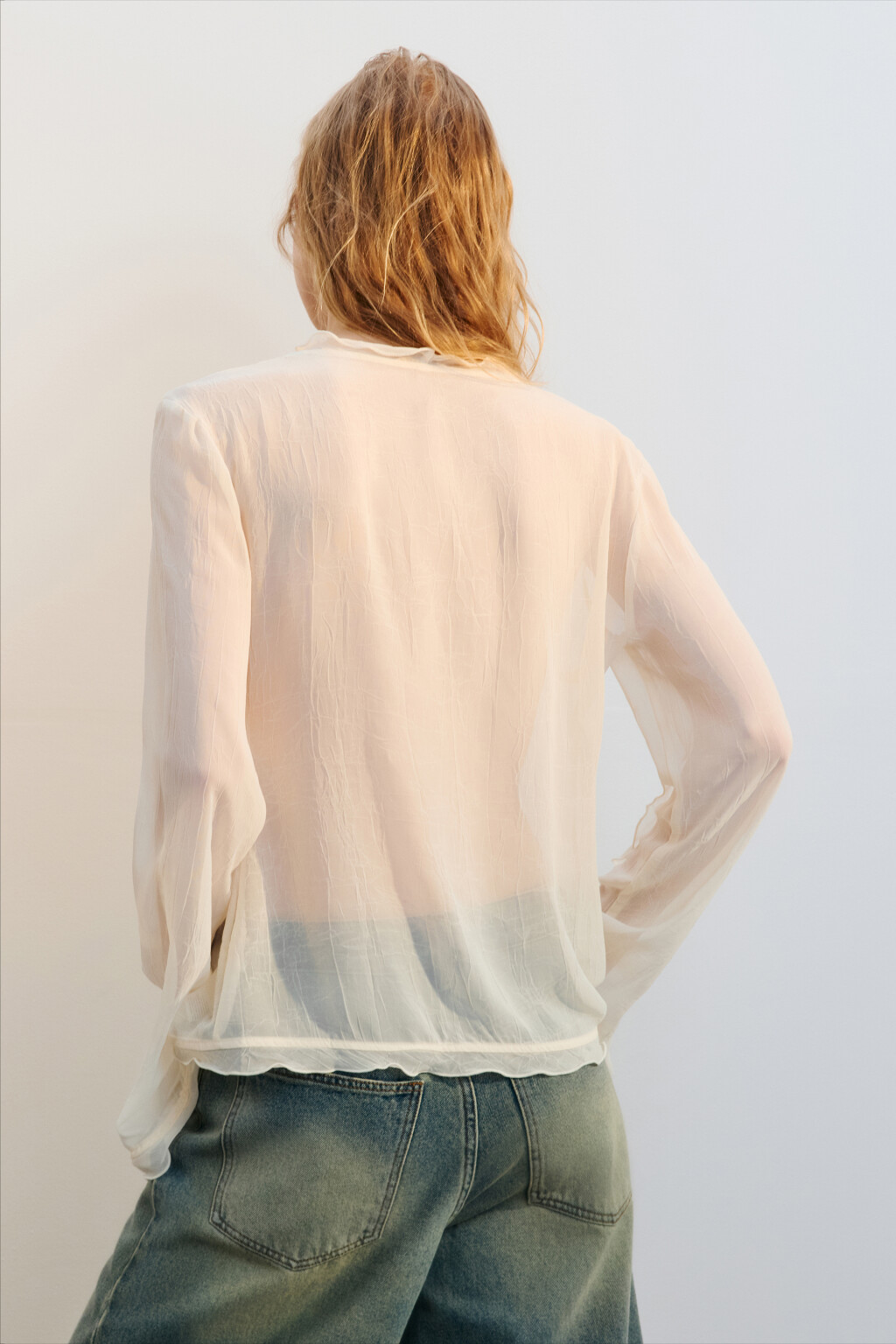 Блузка на завязках из жатого шифона - цвет молочный - 4