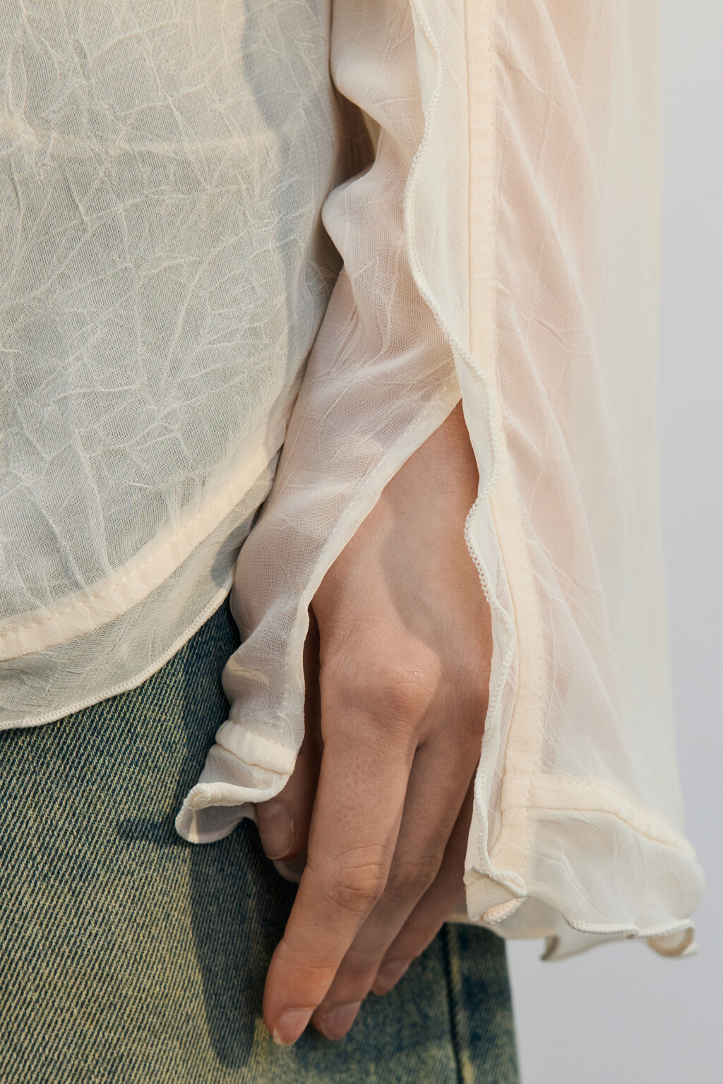 Блузка на завязках из жатого шифона - цвет молочный - 7