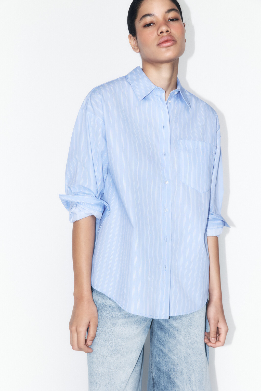 Рубашка oversize в полоску с карманом - цвет голубой - 1