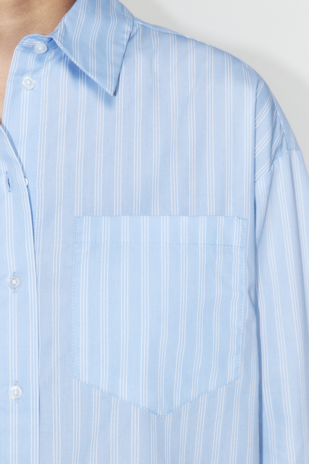 Рубашка oversize в полоску с карманом - цвет голубой - 7