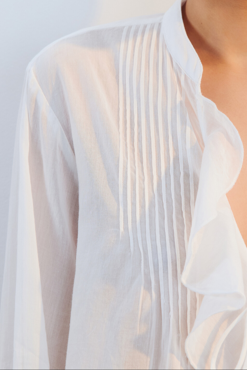 Блузка хлопковая на завязках с воланами - цвет белый - 6