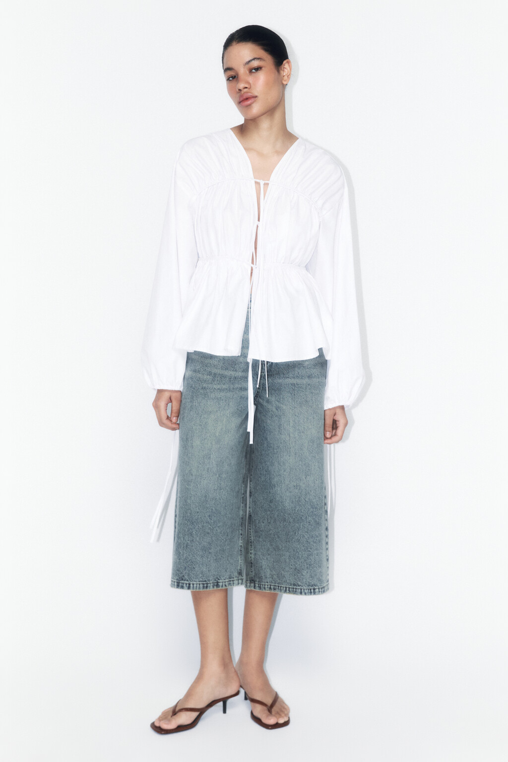Блузка на завязках с объемными рукавами - цвет белый - 5
