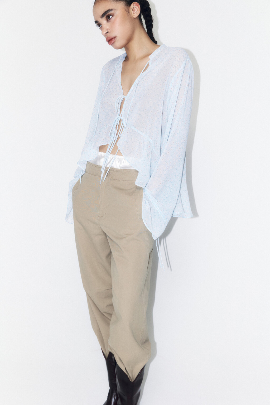 Блузка шифоновая на завязках с воланом - цвет голубой - 1