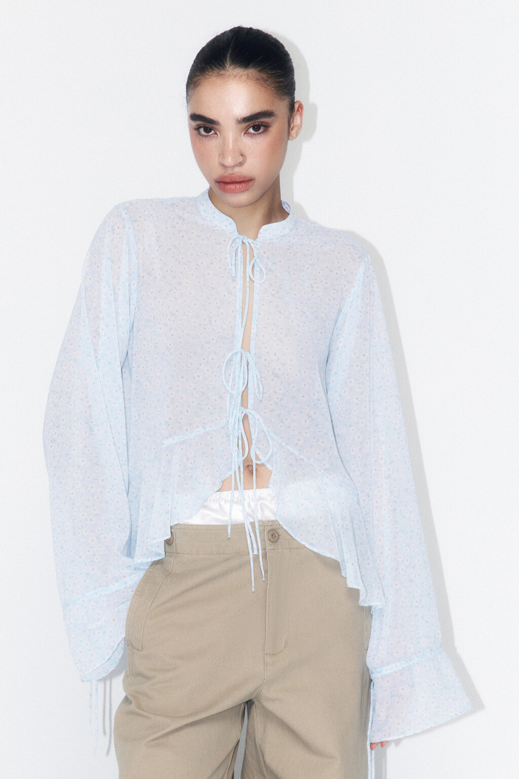 Блузка шифоновая на завязках с воланом - цвет голубой - 2