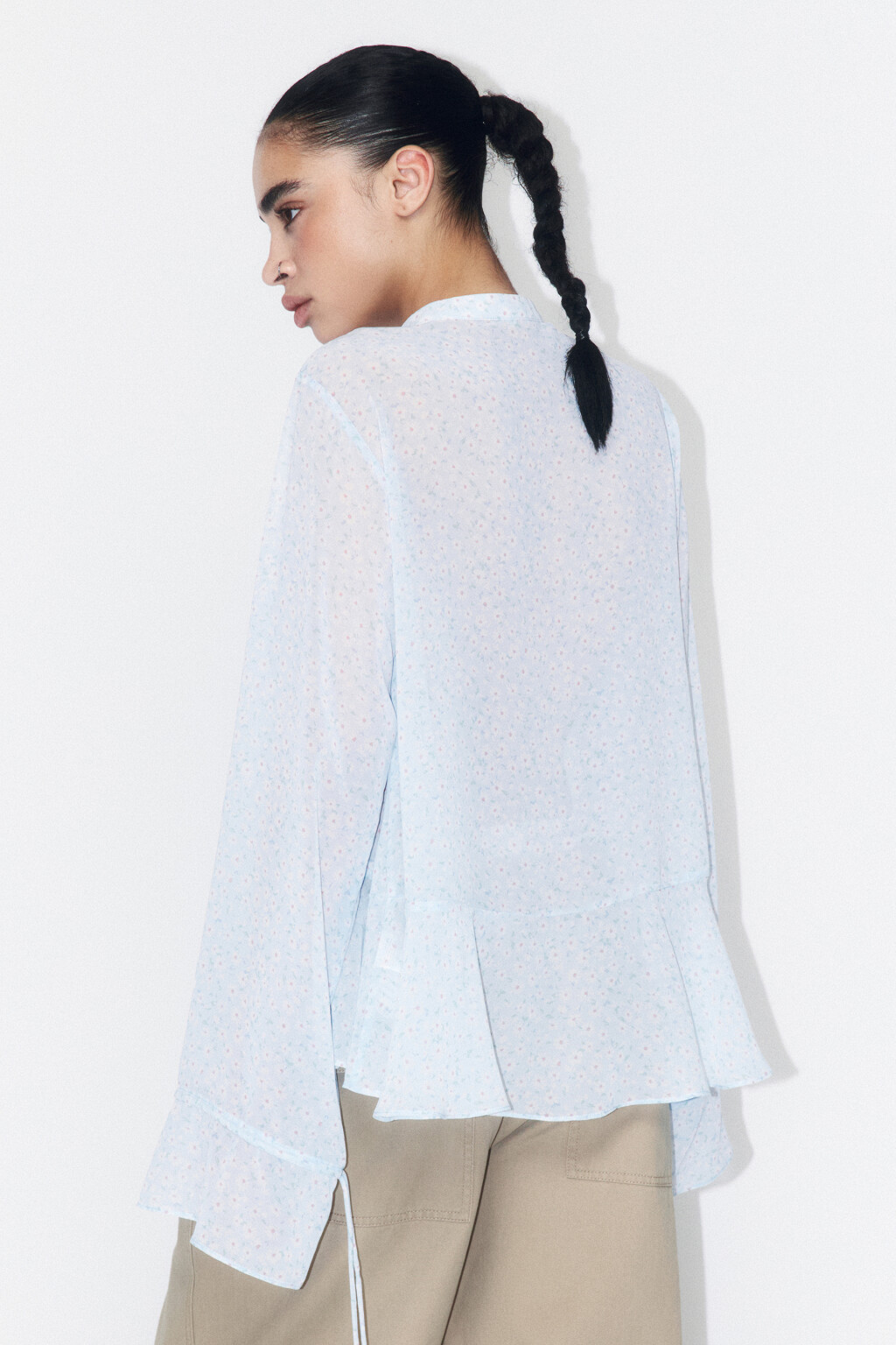 Блузка шифоновая на завязках с воланом - цвет голубой - 3