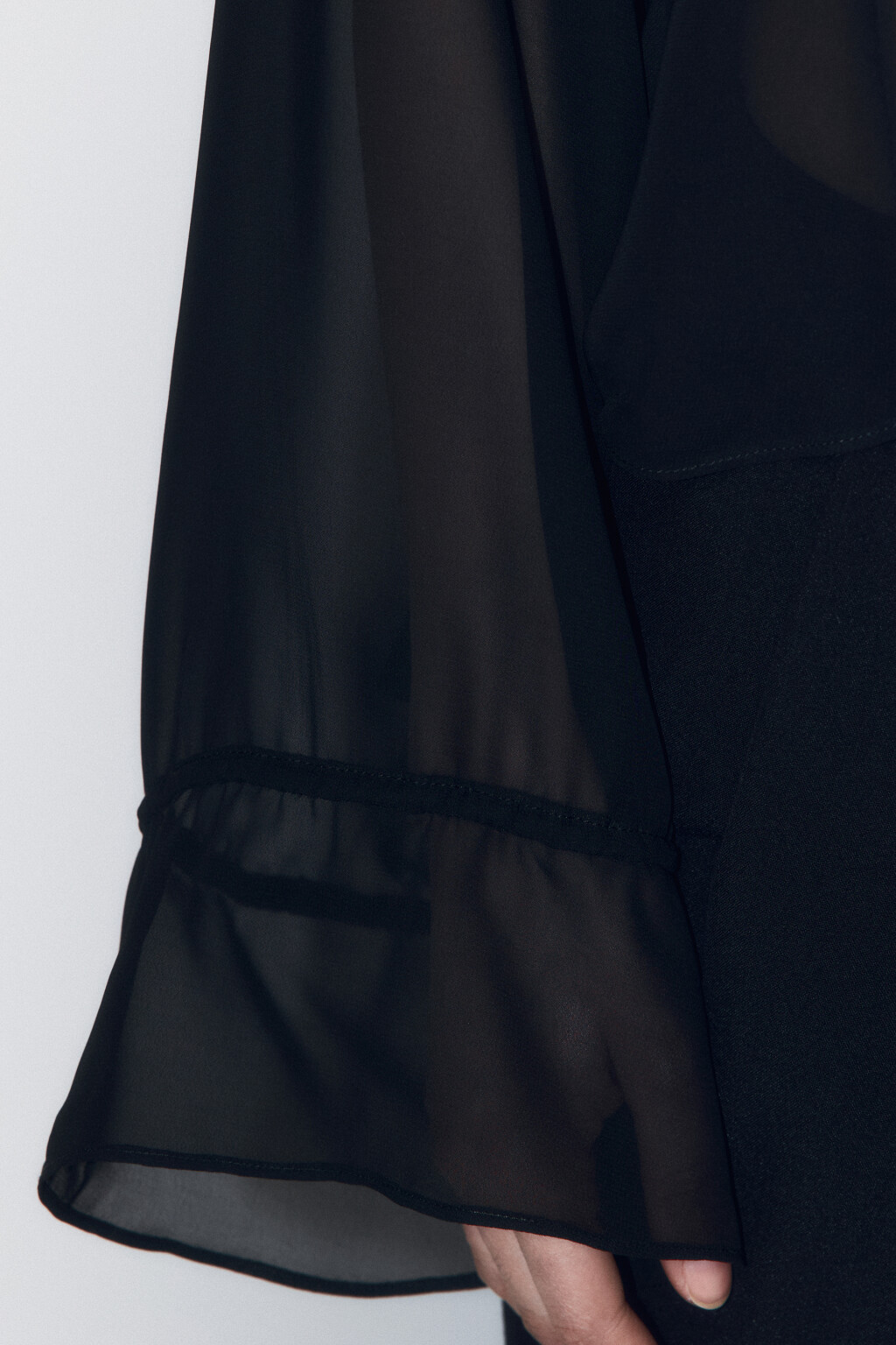 Блузка шифоновая на завязках с воланом - цвет черный - 6