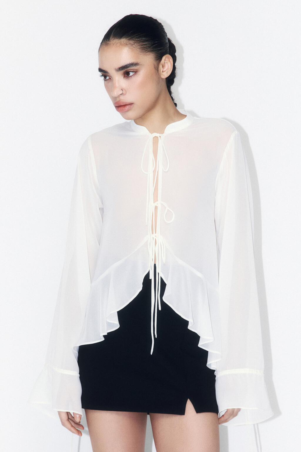 Блузка шифоновая на завязках с воланом - цвет молочный - 2