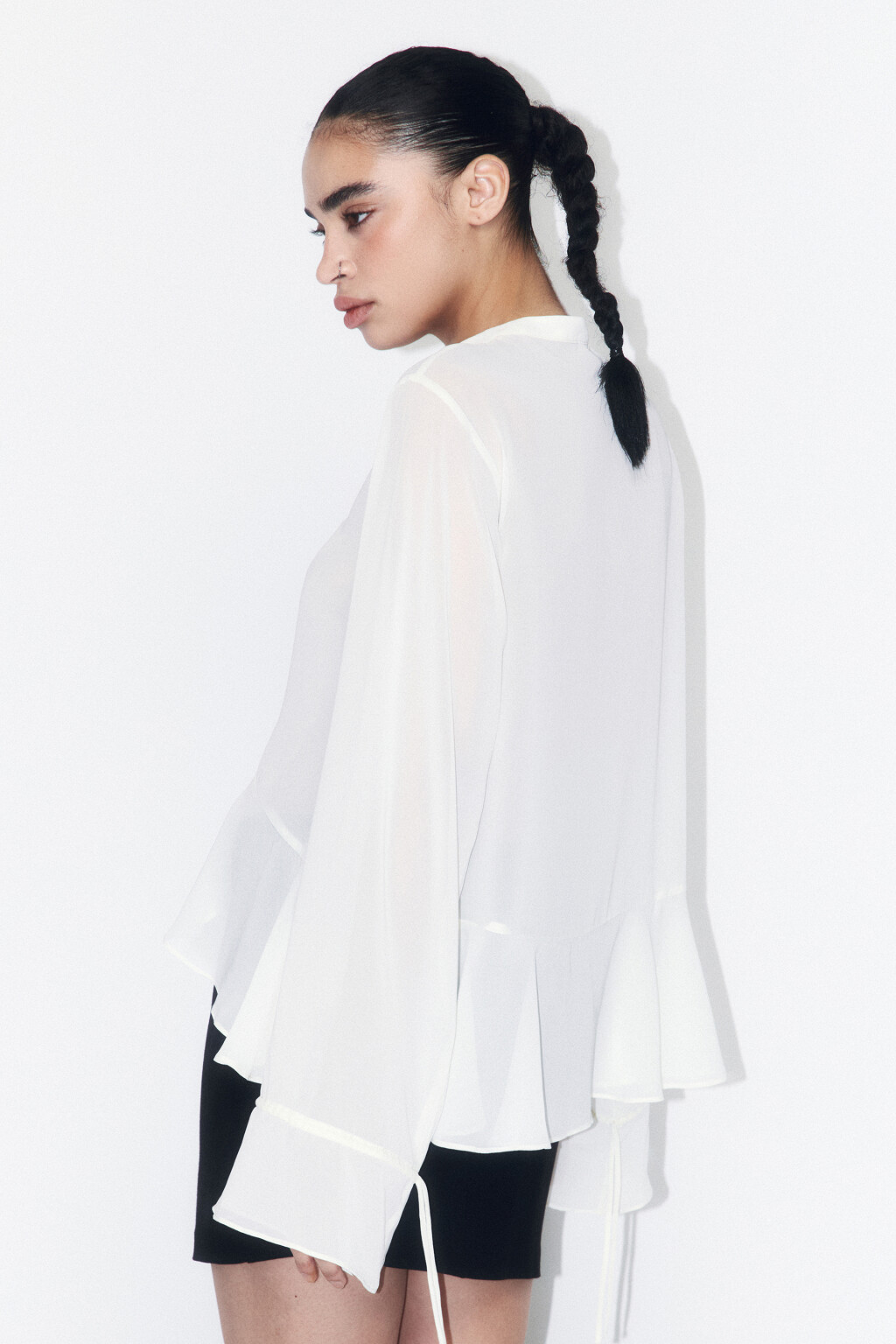 Блузка шифоновая на завязках с воланом - цвет молочный - 3