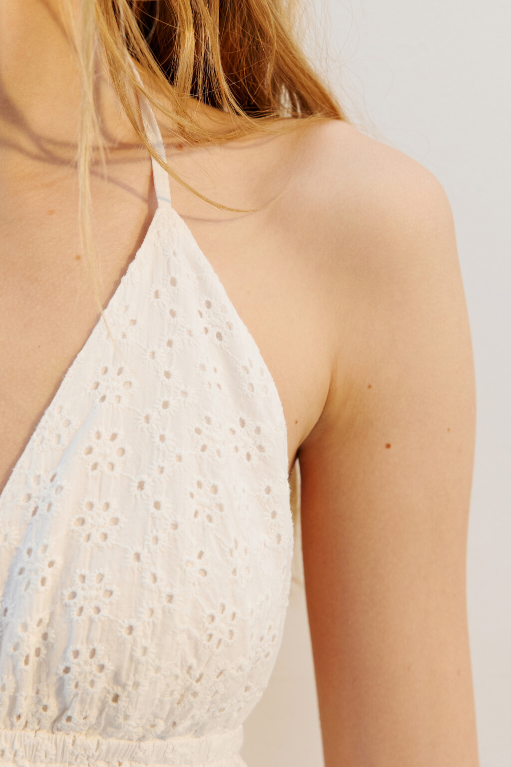 Топ ажурный на тонких бретельках - цвет белый - 6