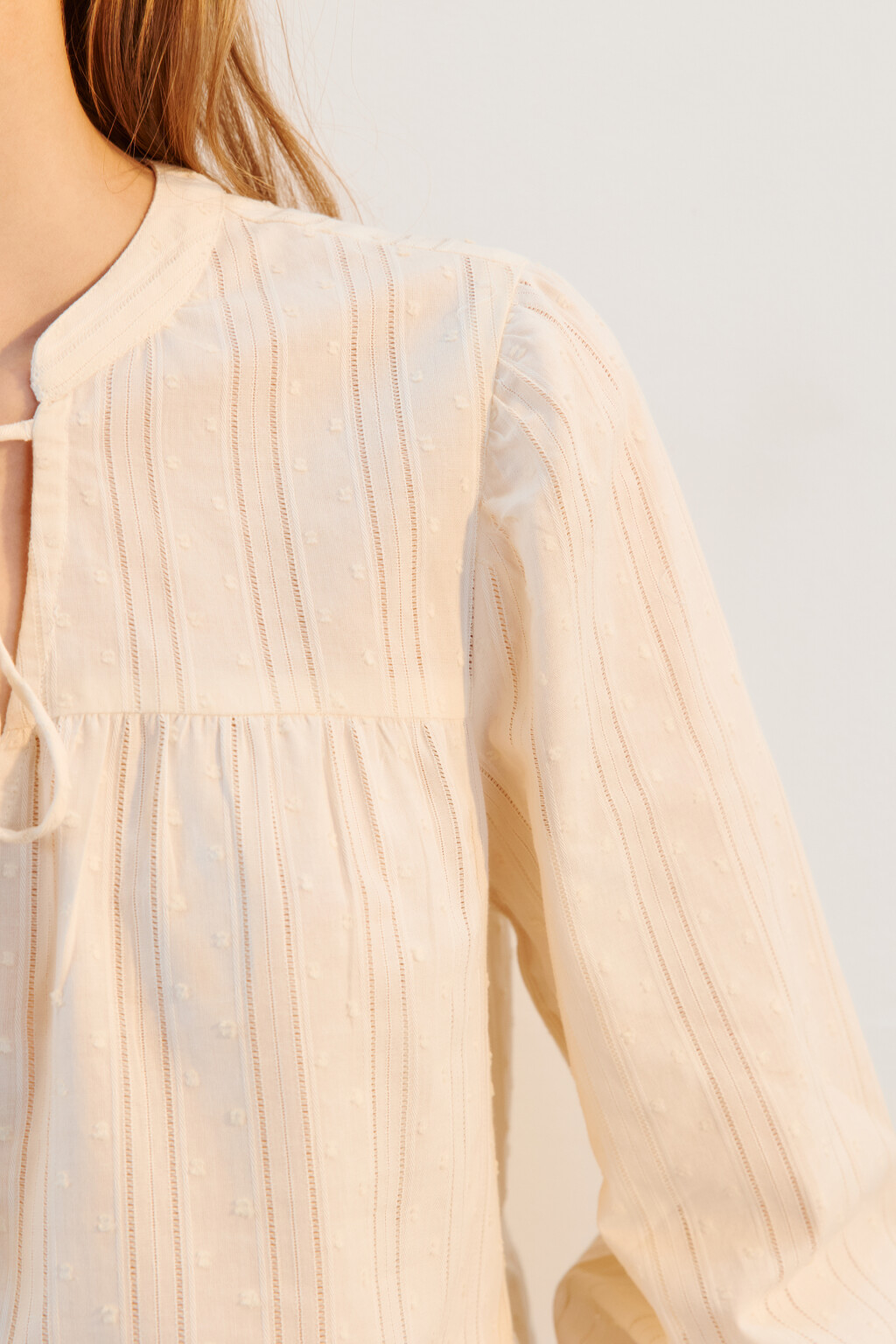 Блузка из хлопка с баской и рукавами-буфами - цвет молочный - 7
