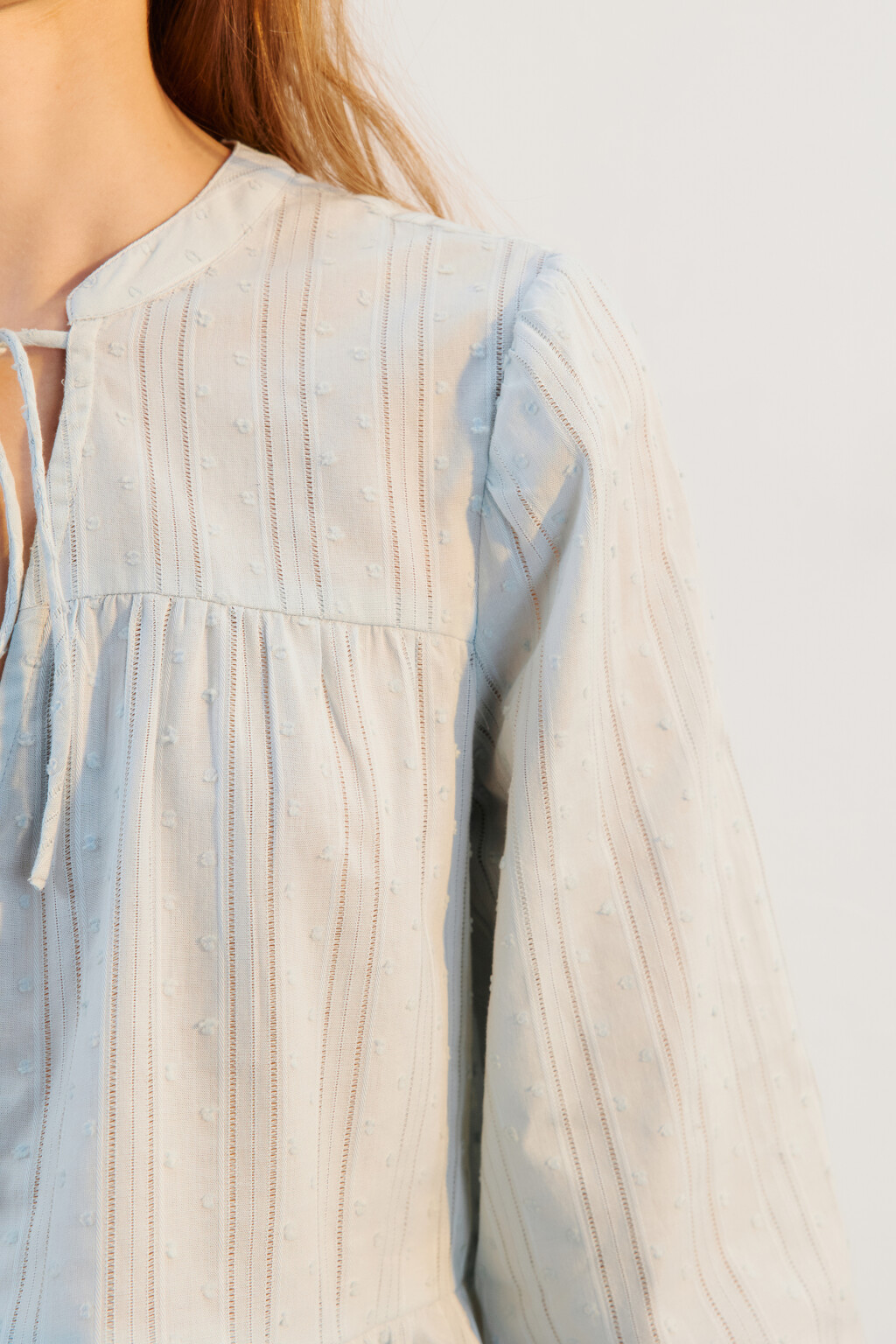 Блузка из хлопка с баской и рукавами-буфами - цвет голубой - 6
