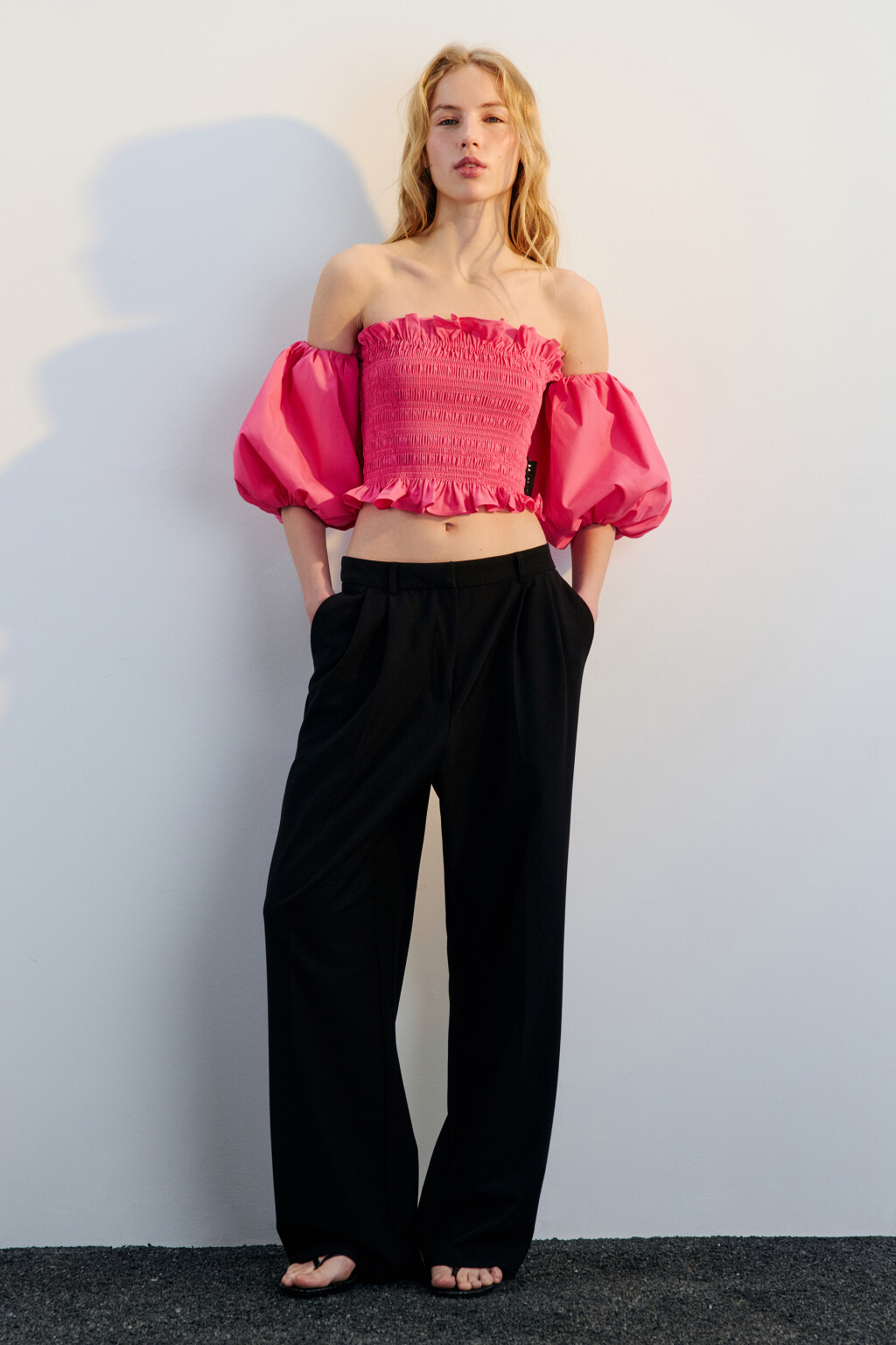 Блузка-топ с пышными рукавами и оборками - цвет розовый - 5