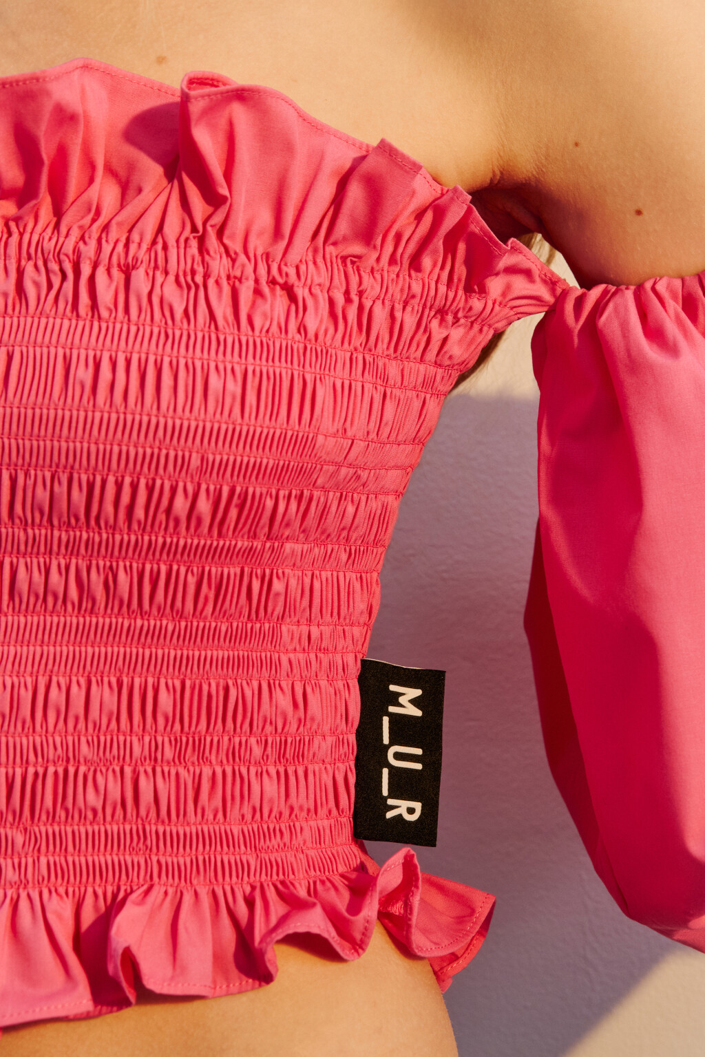 Блузка-топ с пышными рукавами и оборками - цвет розовый - 6