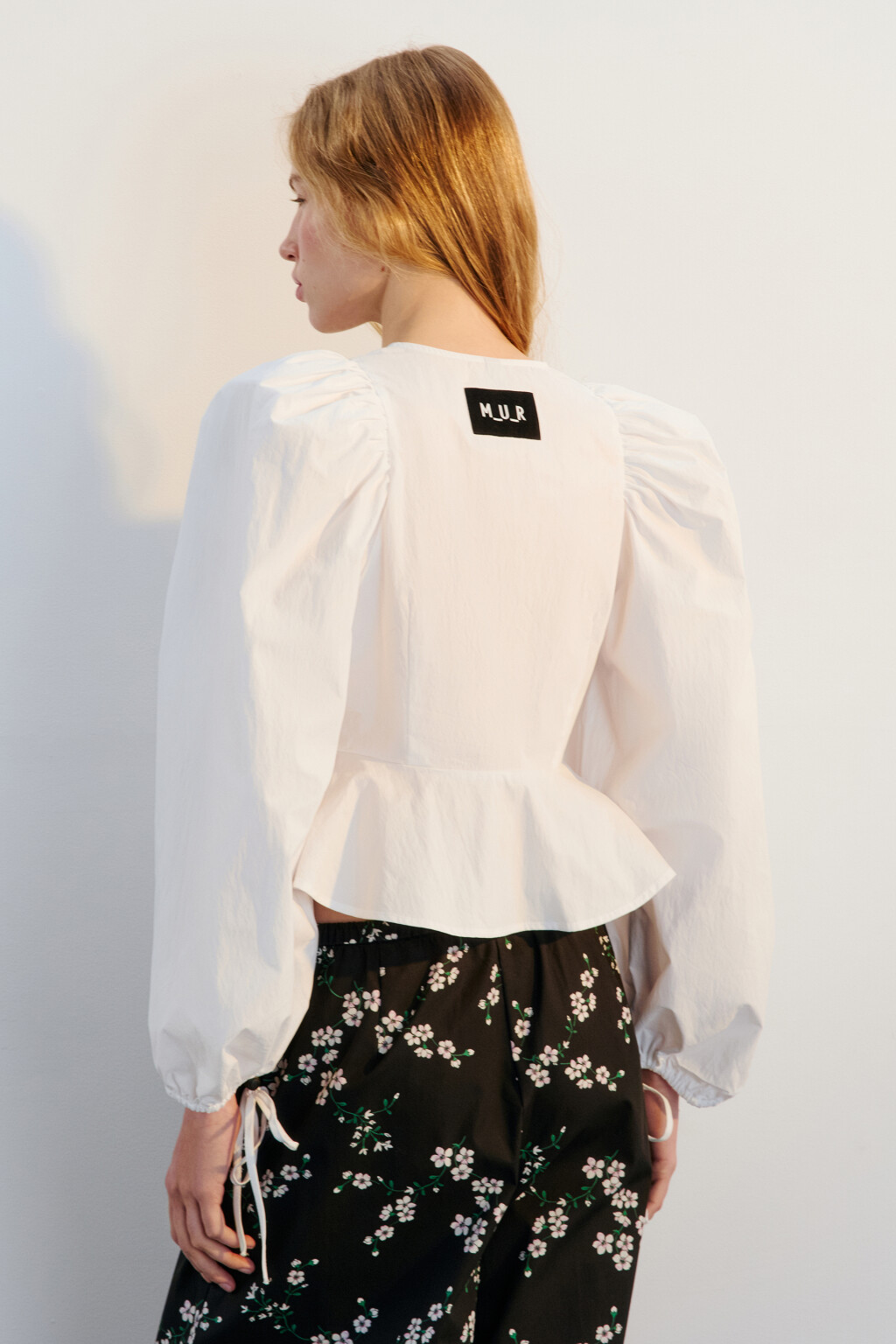 Блузка с пышными рукавами и баской - цвет белый - 5