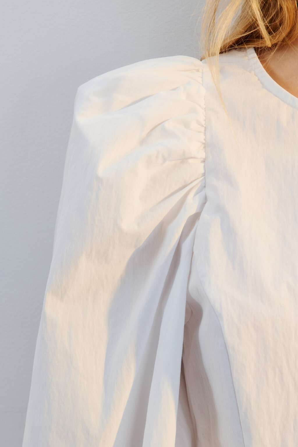 Блузка с пышными рукавами и баской - цвет белый - 8