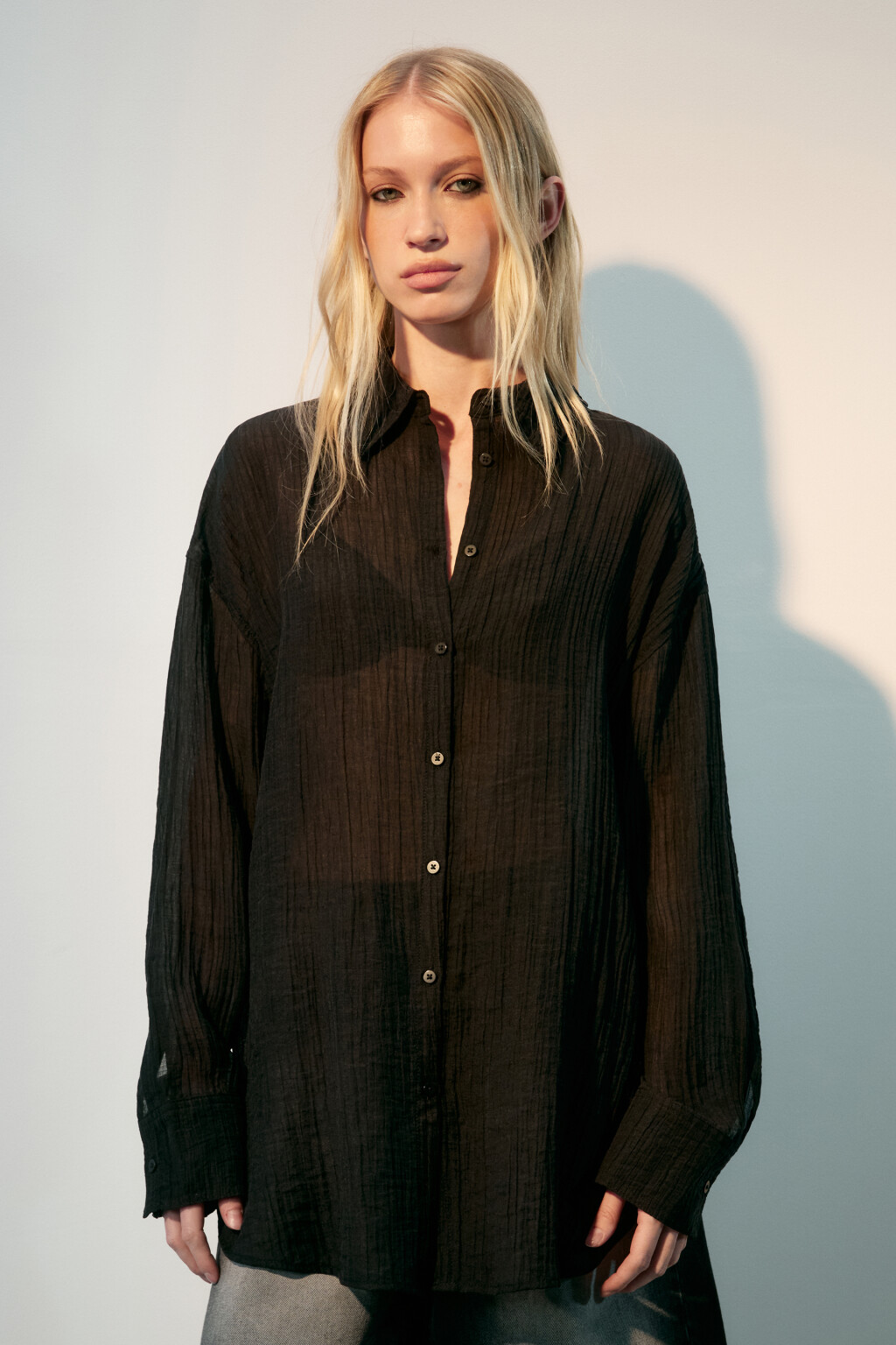 Рубашка oversize из лиоцелла - цвет черный - 2