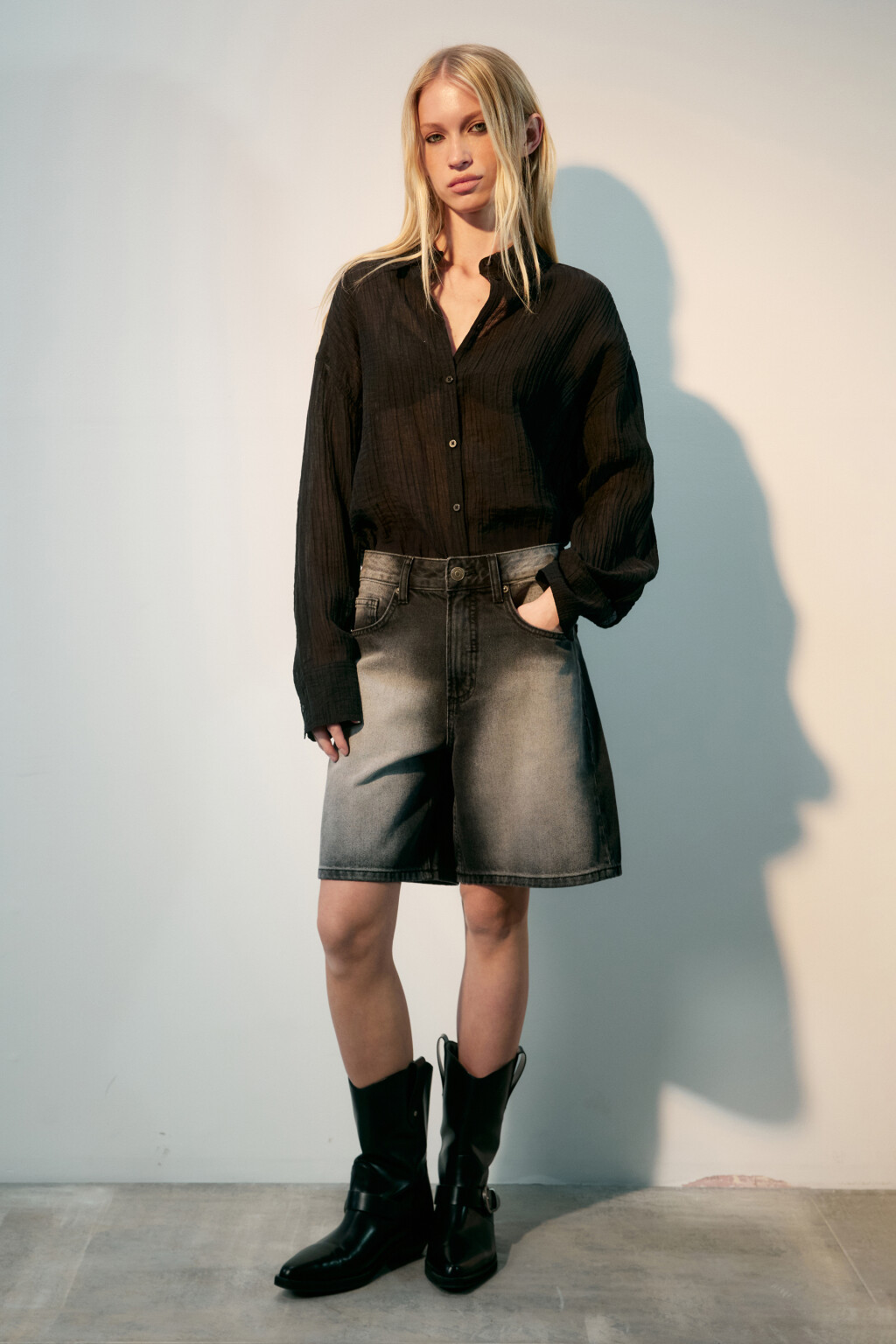 Рубашка oversize из лиоцелла - цвет черный - 4