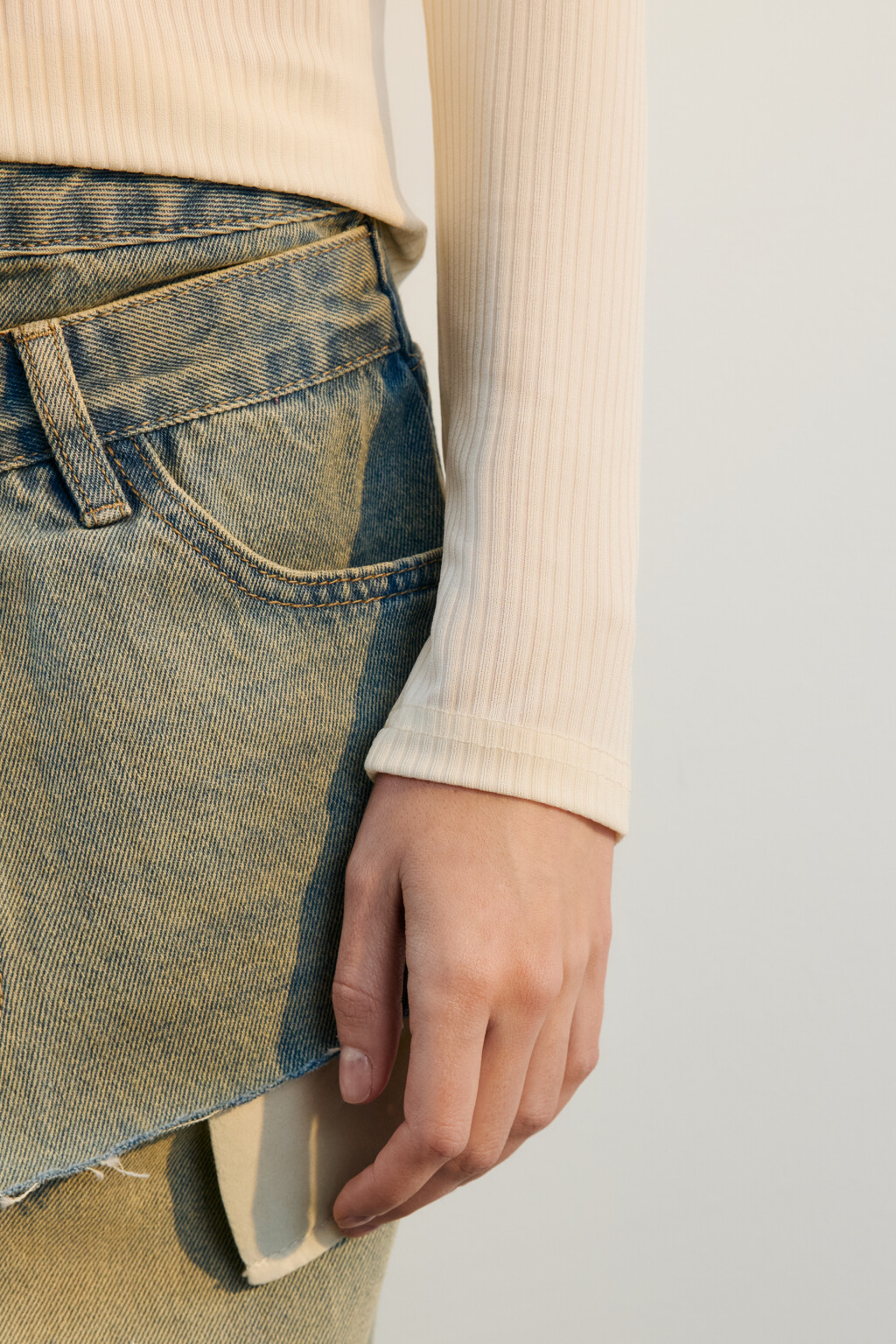 Лонгслив облегающий в рубчик с пуговицами - цвет белый - 6