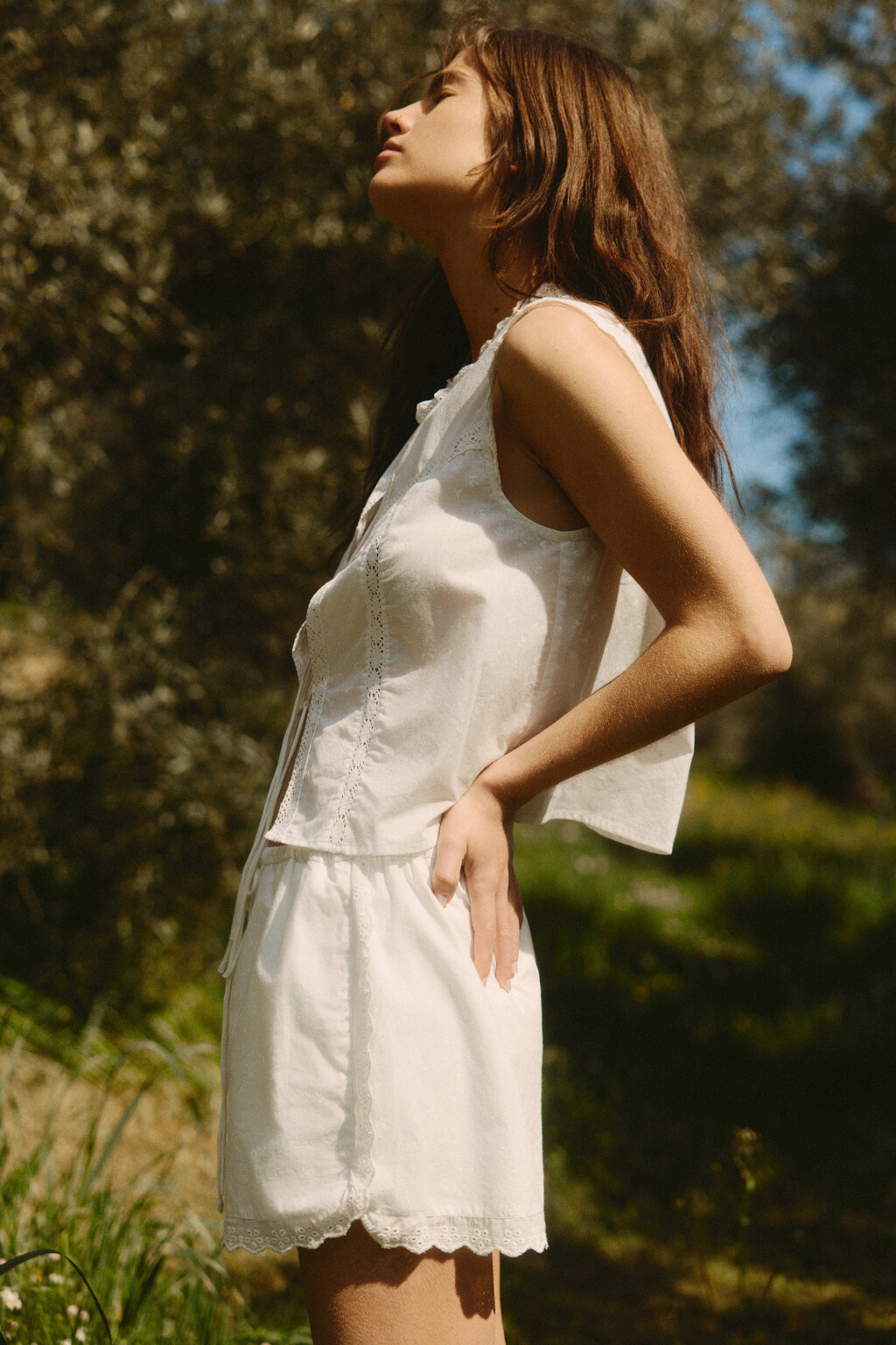 Блузка на завязках хлопковая с кружевом - цвет белый - 9