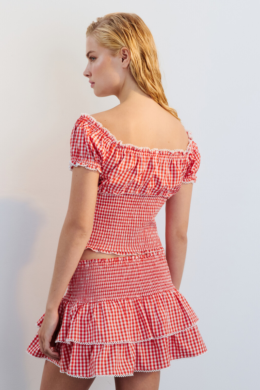 Топ облегающий с кружевом и завязками - цвет красный - 3