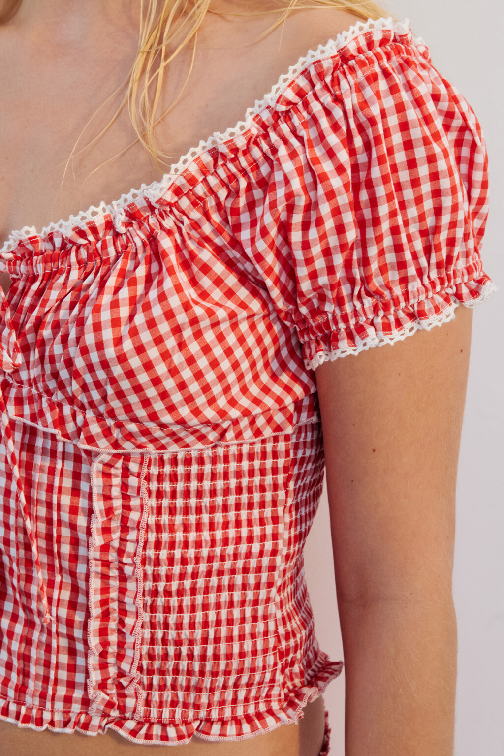 Топ облегающий с кружевом и завязками - цвет красный - 6