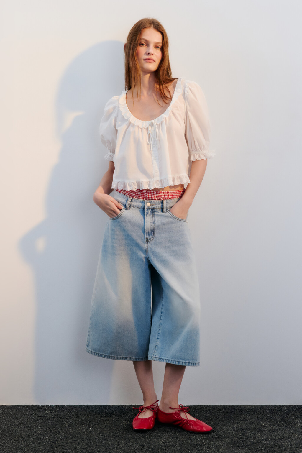 Блузка ажурная с оборками - цвет белый - 4