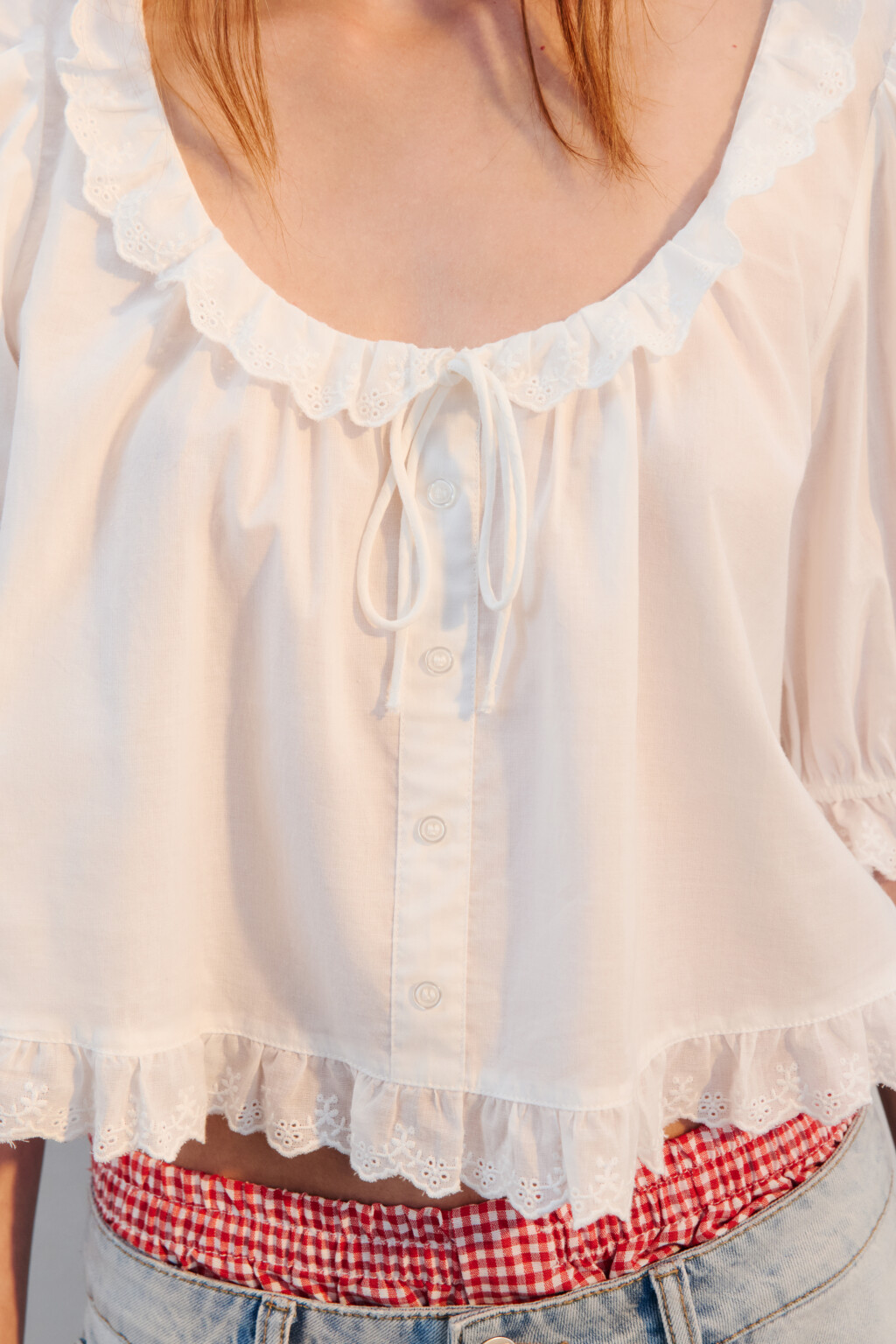 Блузка ажурная с оборками - цвет белый - 5