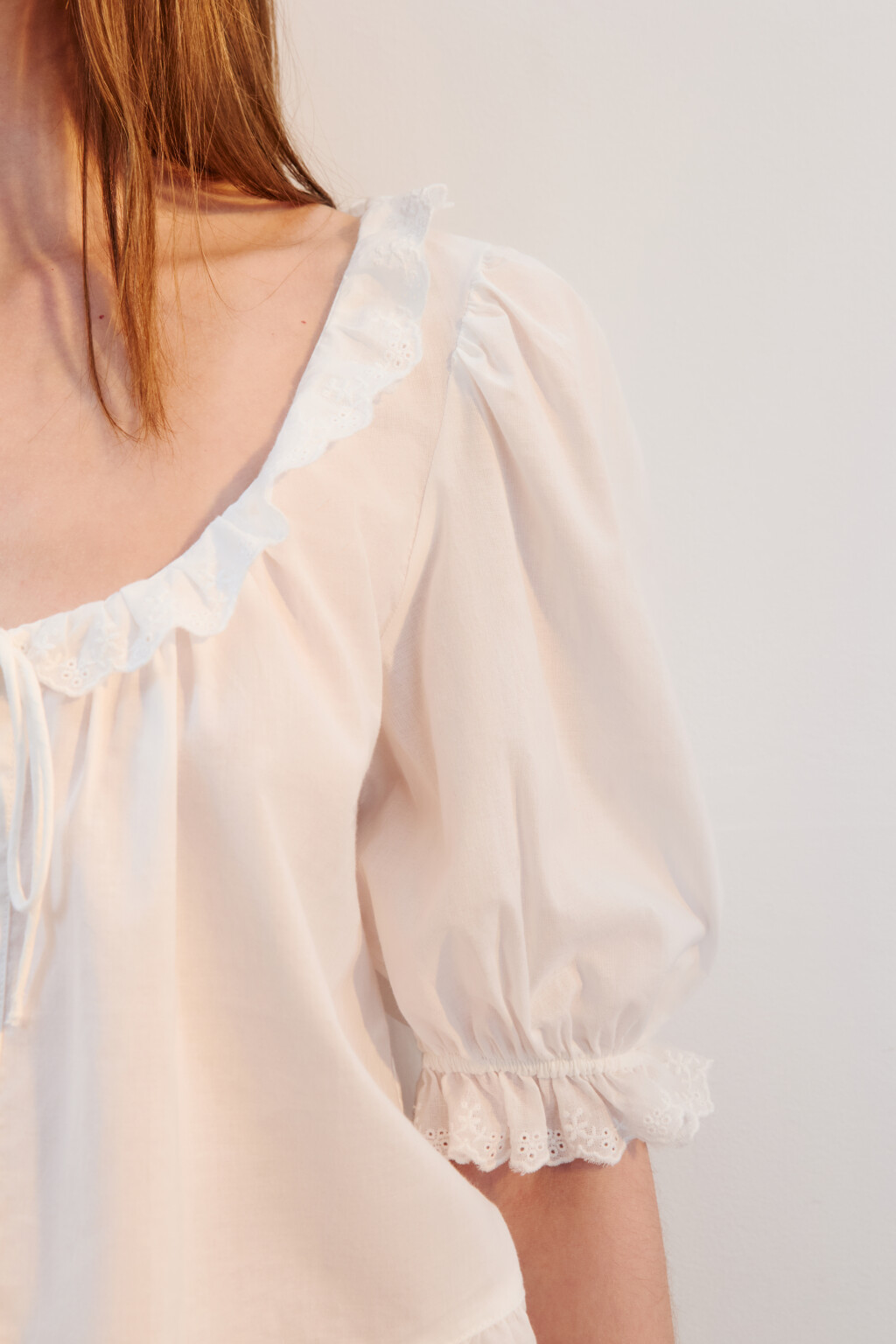 Блузка ажурная с оборками - цвет белый - 6