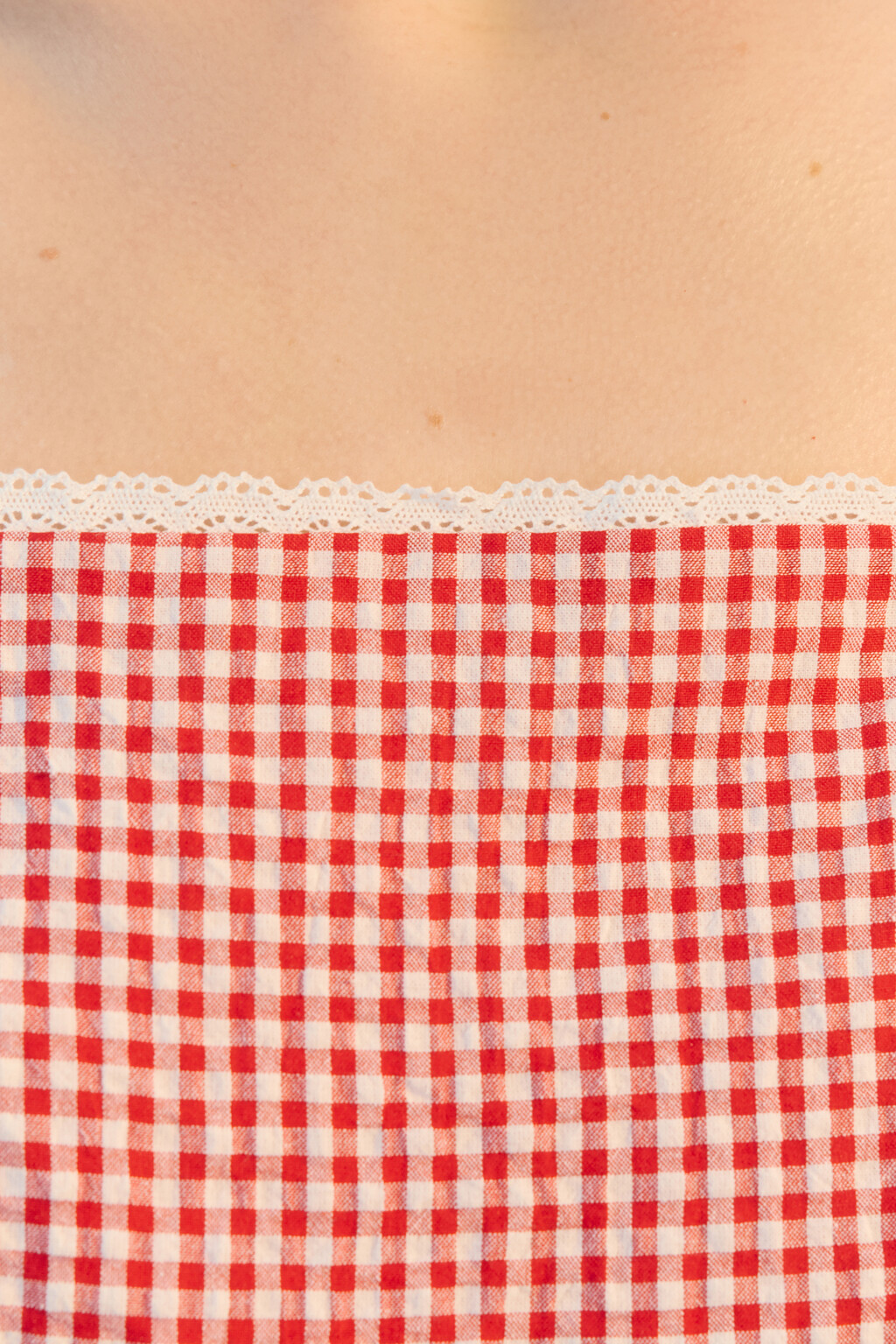 Топ в клетку с баской и бантиками - цвет красный - 5